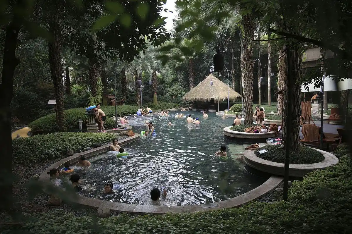 天冷哪里泡溫泉？重慶有沒有“假溫泉”？溫泉分布在哪些區域？-地大熱能